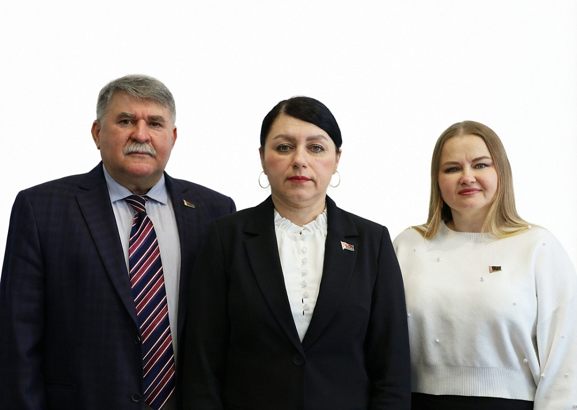 Коллектив отдела землеустройства Октябрьского райисполкома